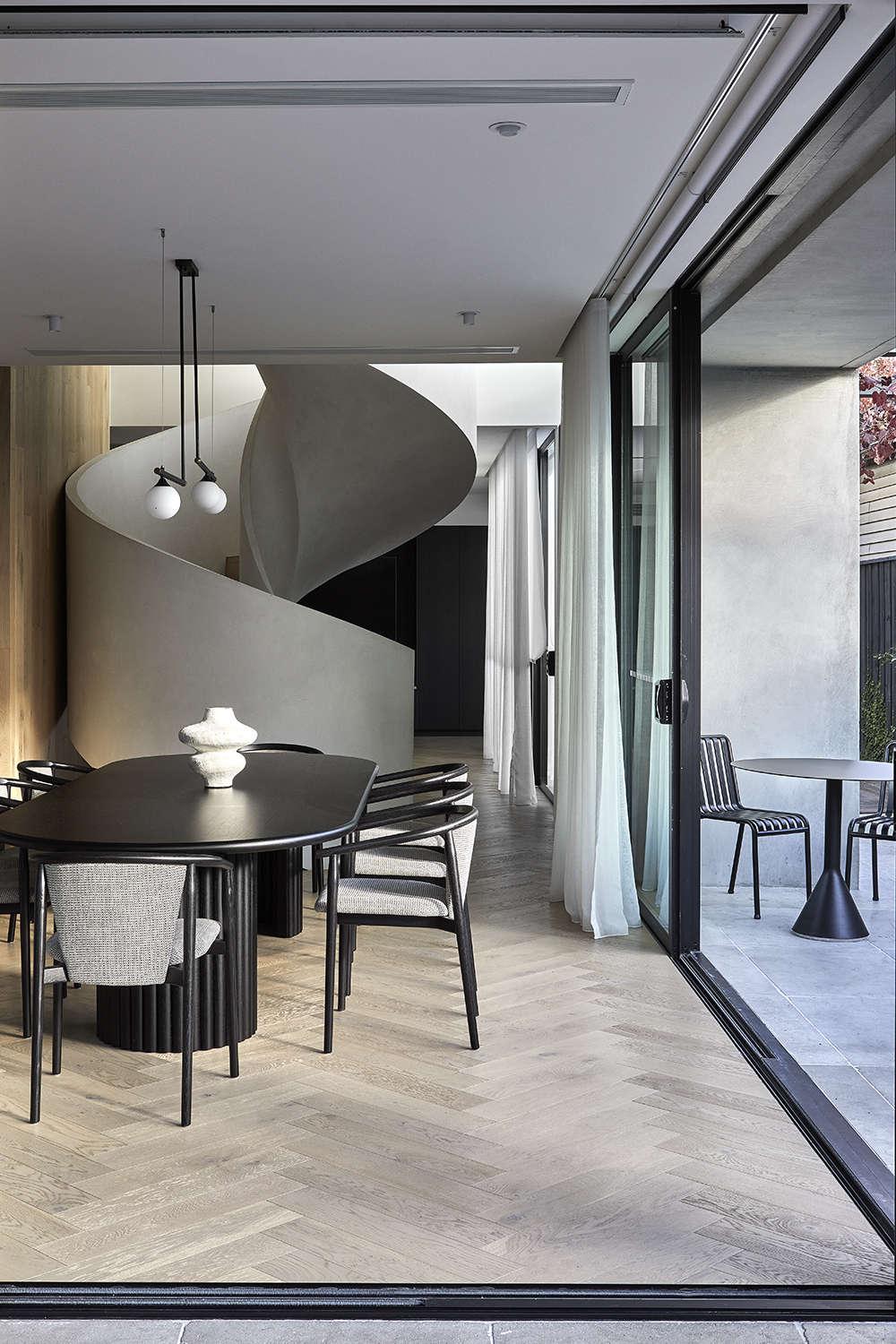 Dining & Sculptural Stair — Clarendon Street