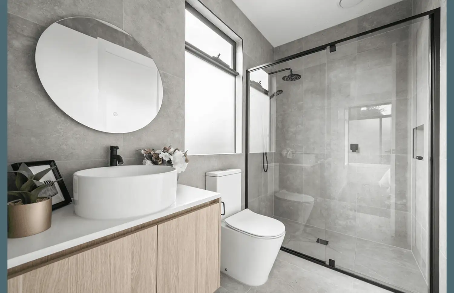 Round Mirror Ensuite — McEwan Road